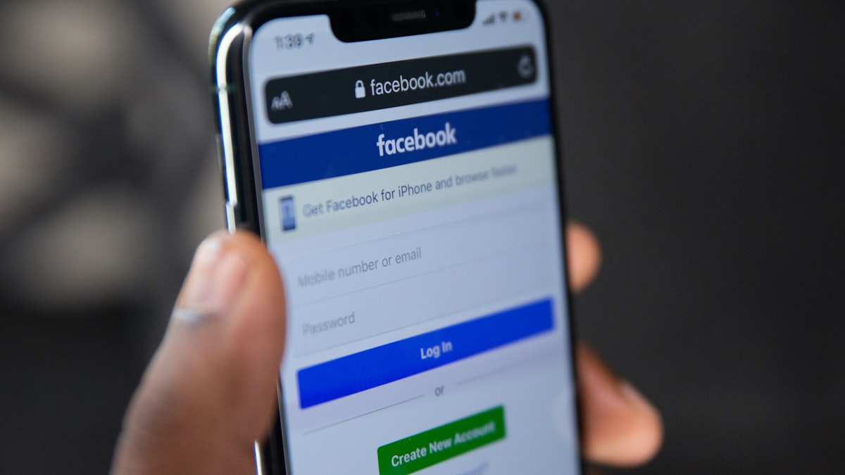 Extracting a ZIP file on iPhone after transferring from Android