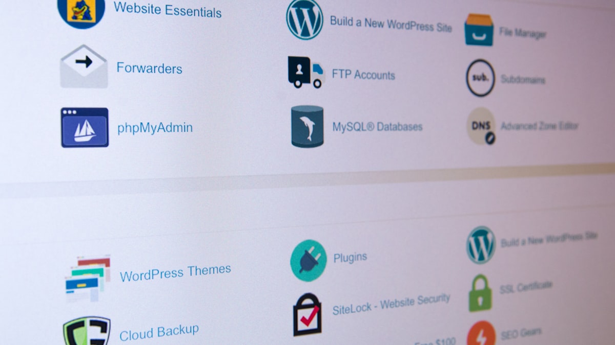 File sharing tool comparison — no-signup options ranked by privacy, size limit, and async capability