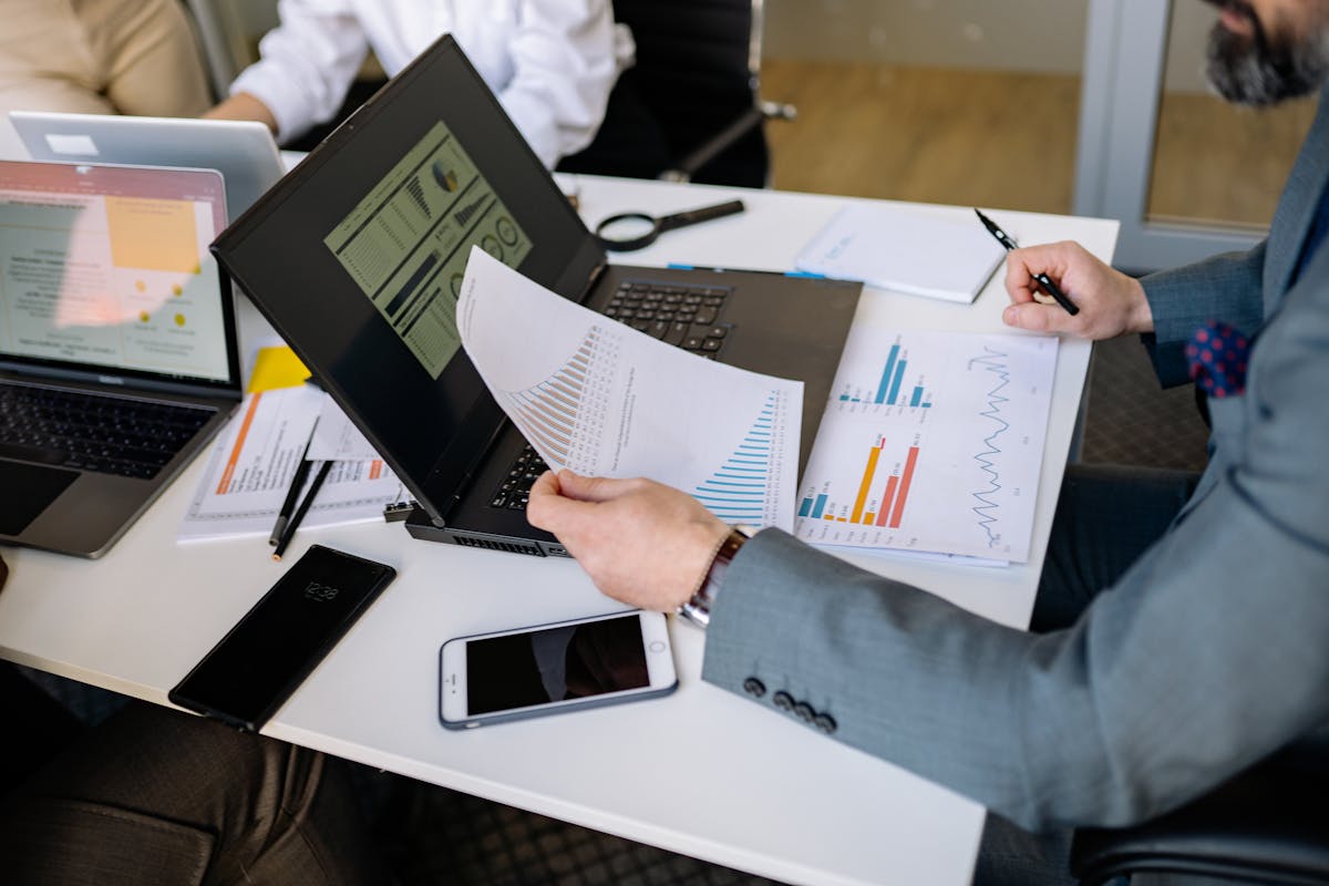 Share professional documents and large files instantly without Bluetooth
